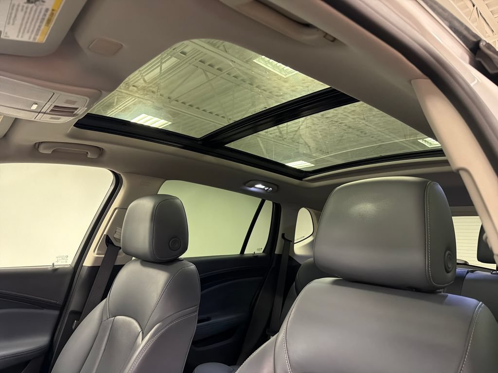 Used 2020 Buick Envision Essence w/ Experience Buick Package FWD image 27