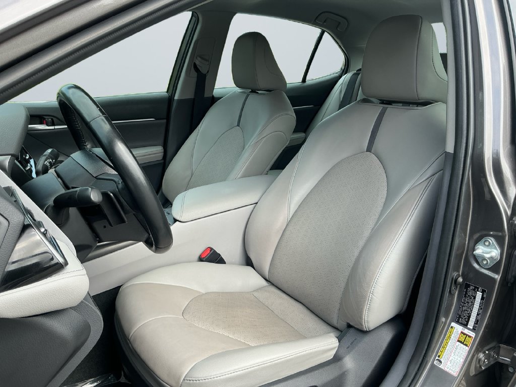 Used 2023 Toyota Camry XSE FWD image 10