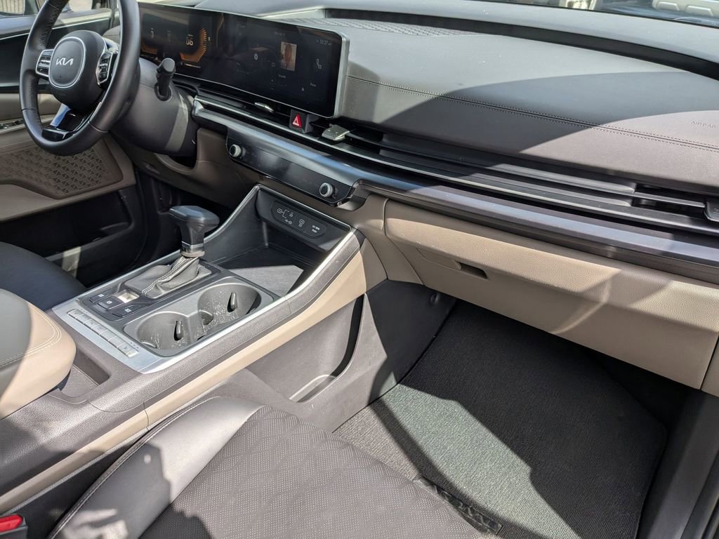 Used 2025 Kia Carnival image 35