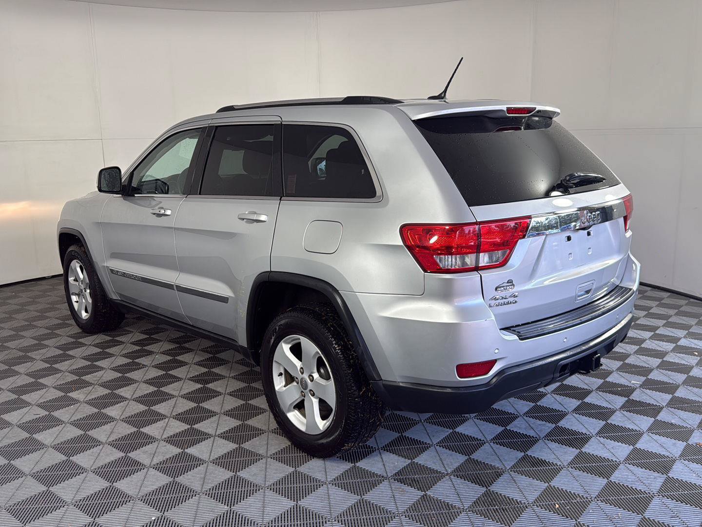 Used 2013 Jeep Grand Cherokee Laredo AWD/4WD image 6