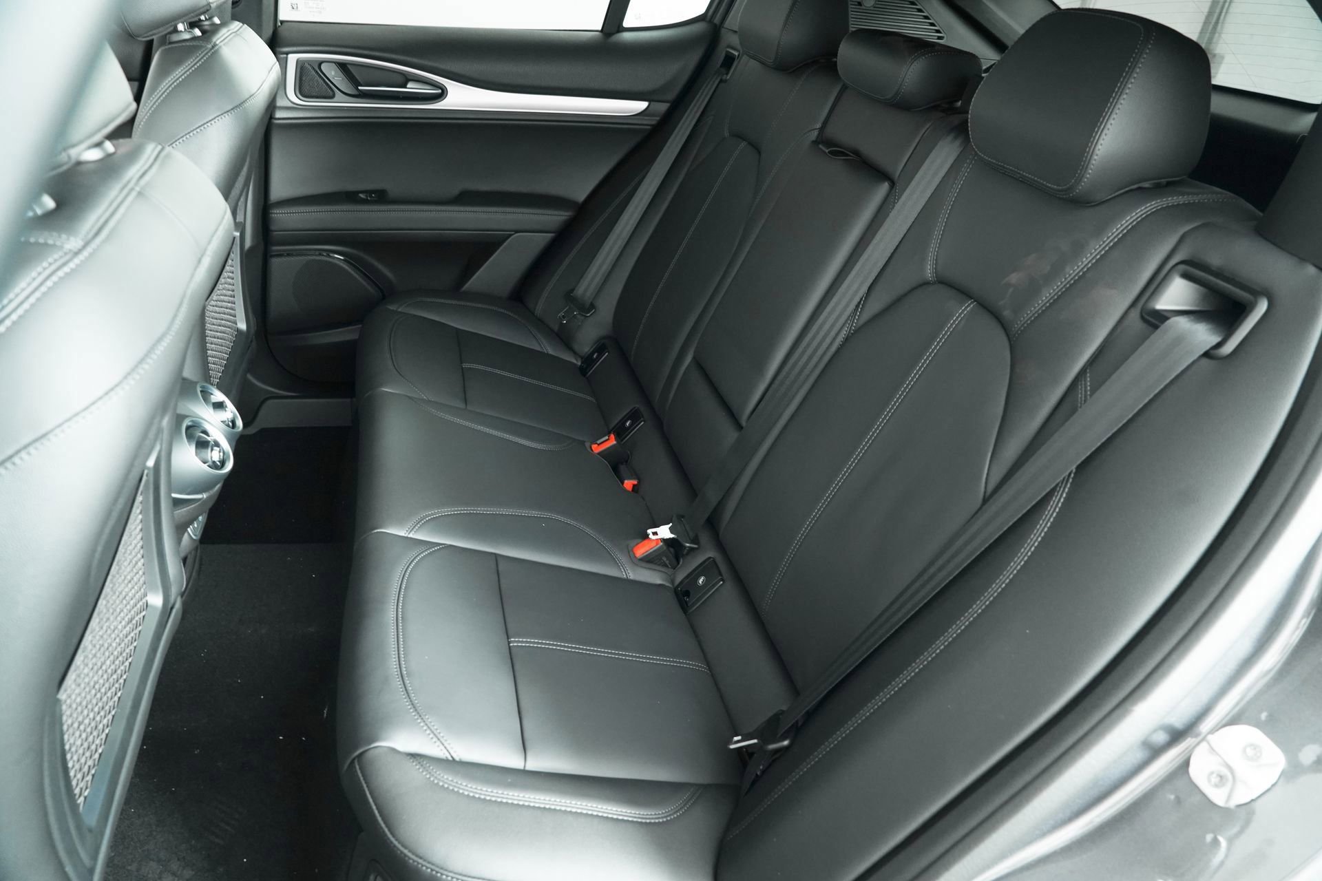 New 2025 Alfa Romeo Stelvio Sprint AWD/4WD image 21