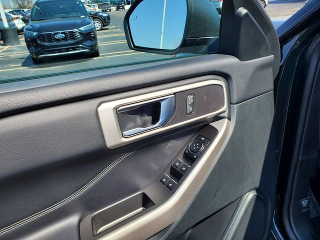 Used 2024 Ford Explorer XLT AWD/4WD image 9
