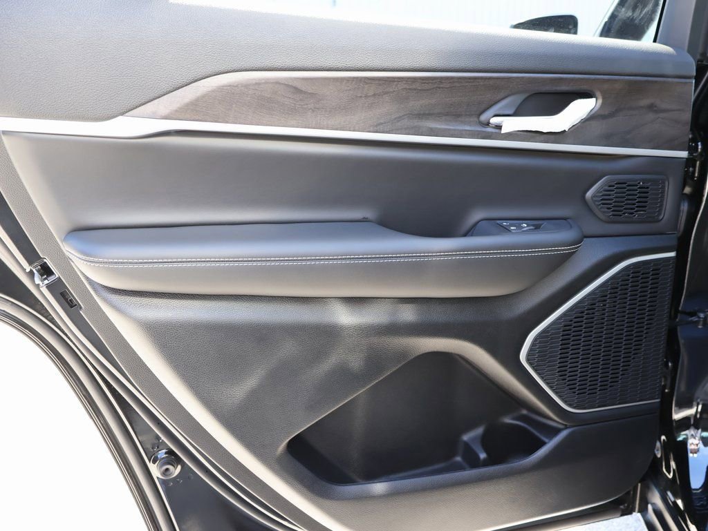 New 2026 Jeep Grand Cherokee L Limited w/ Trailer Tow Package image 18