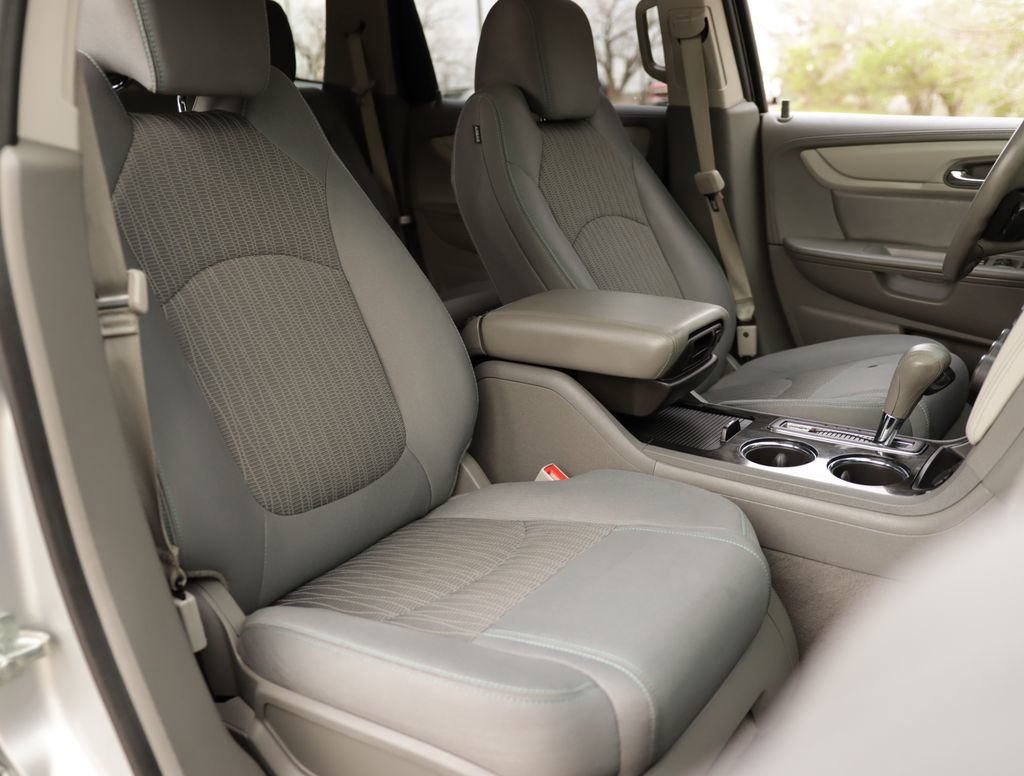 Used 2017 Chevrolet Traverse LT image 28