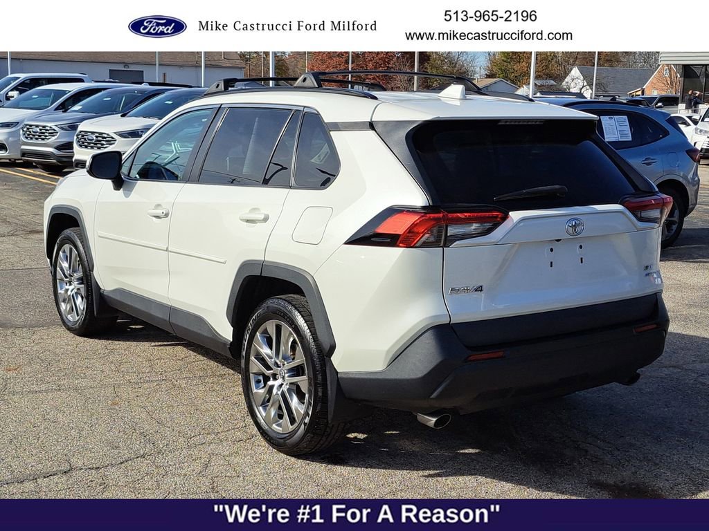Used 2021 Toyota RAV4 XLE Premium image 3