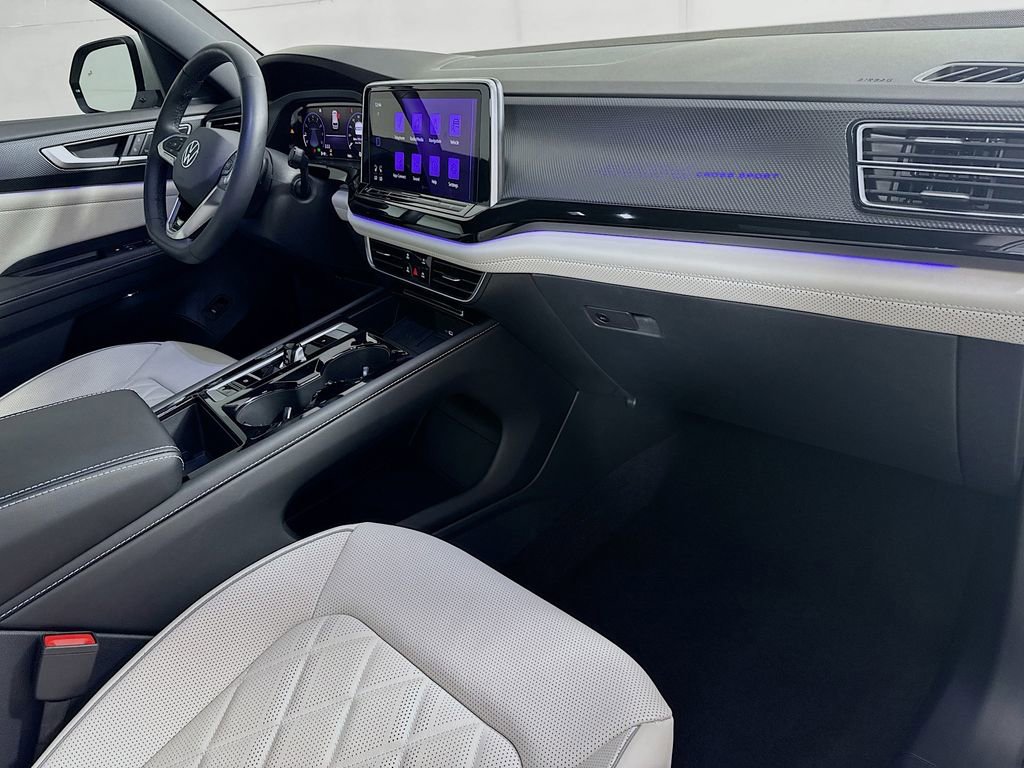 Used 2025 Volkswagen Atlas Cross Sport SEL Premium R-Line image 36