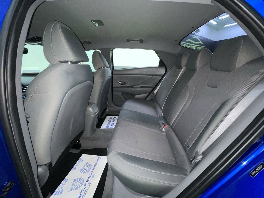 Used 2021 Hyundai Elantra SE image 25