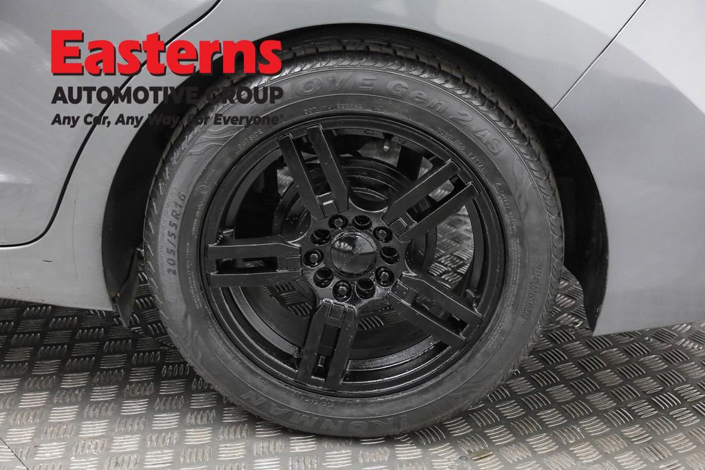 Used 2017 Hyundai Elantra SE w/ Cargo Package image 30