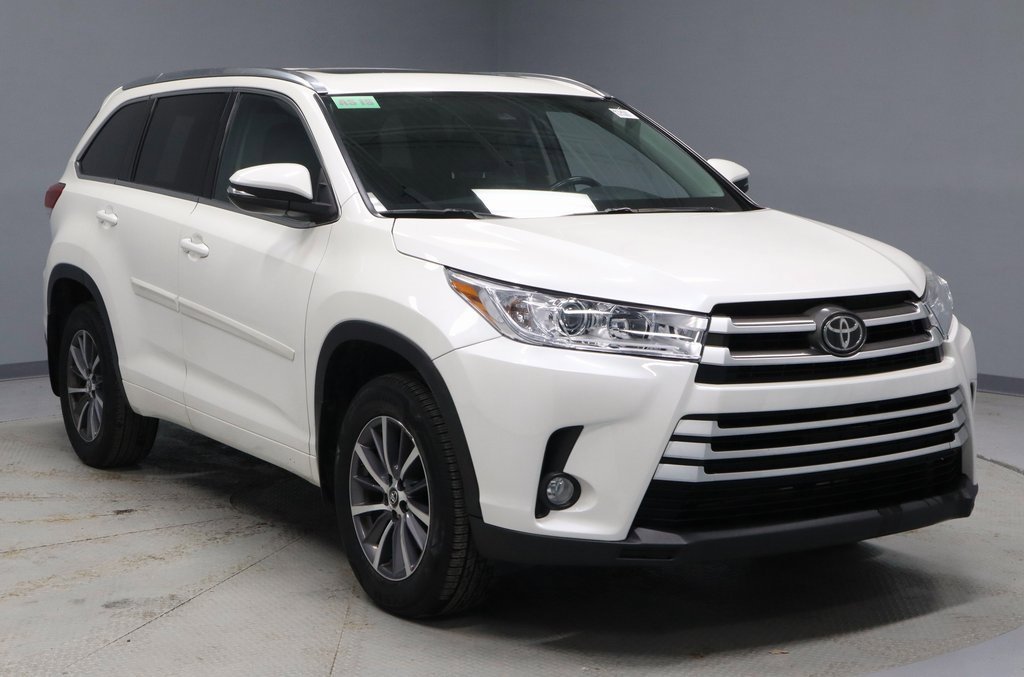 Used 2018 Toyota Highlander XLE image 1