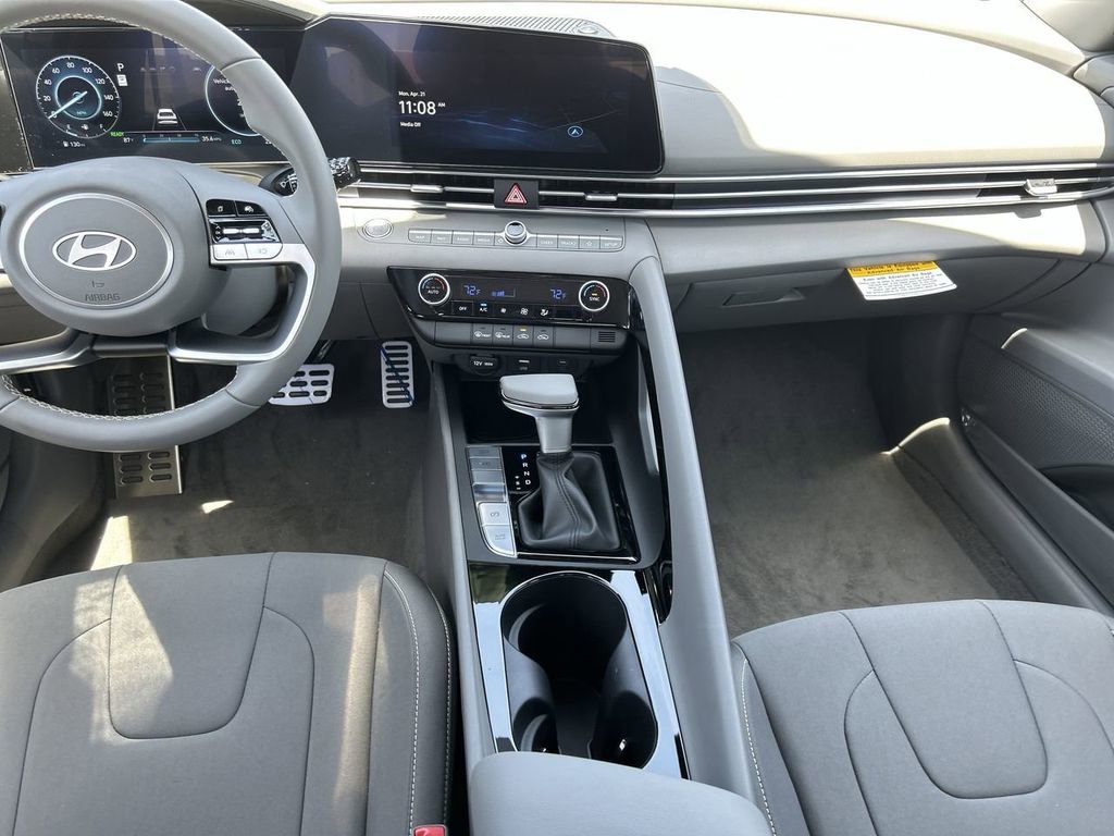 New 2025 Hyundai Elantra SEL image 5