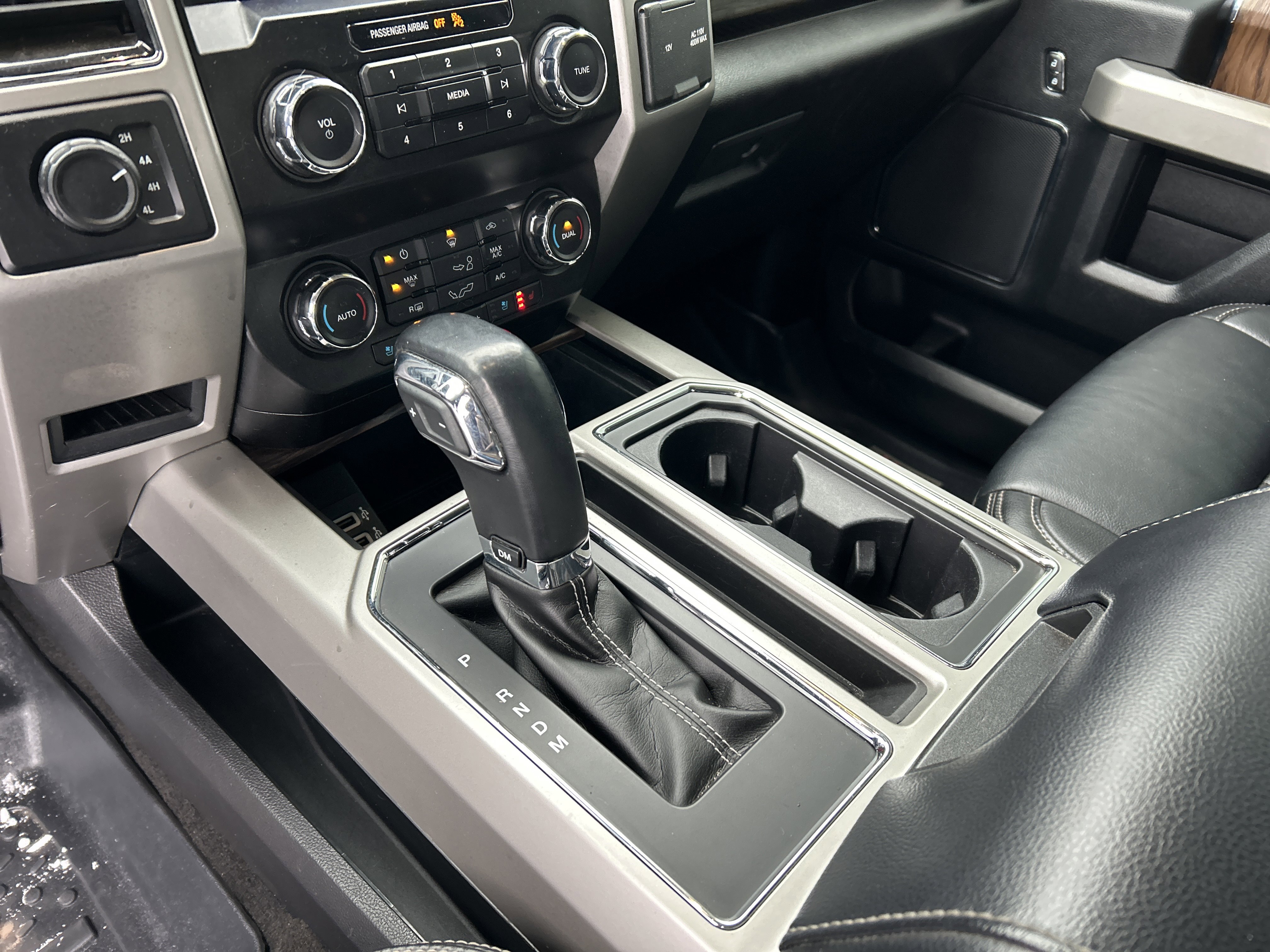 Used 2020 Ford F150 Lariat image 19