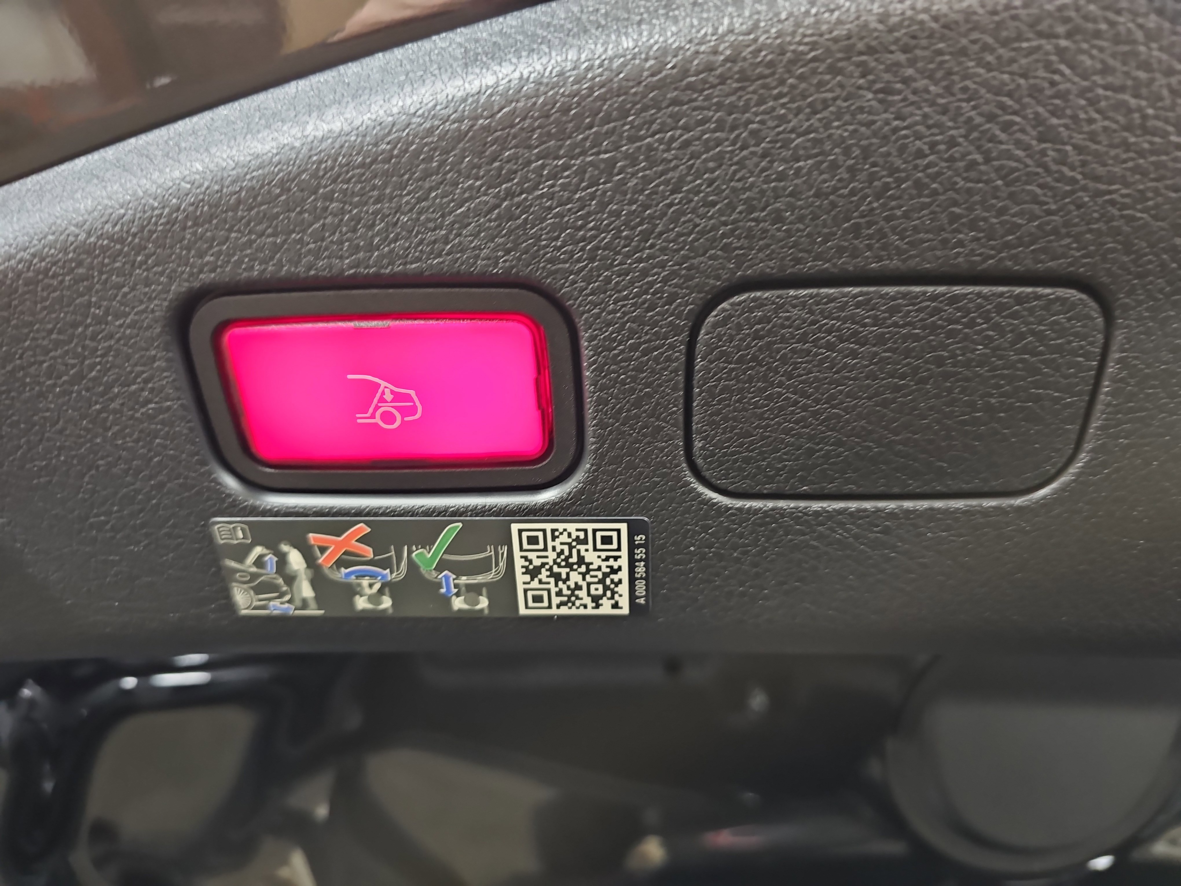 New 2026 Mercedes-Benz CLE 300 4MATIC Cabriolet image 13