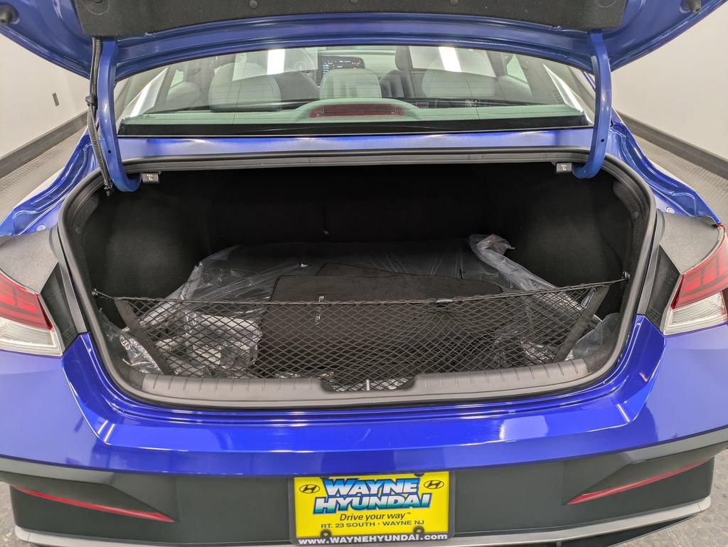 Certified 2025 Hyundai Elantra SEL w/ Cargo Package FWD image 22