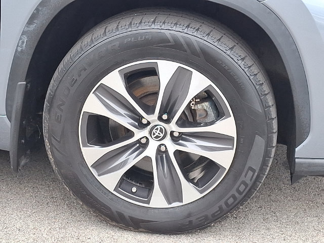 Used 2022 Toyota Highlander XLE AWD/4WD image 8