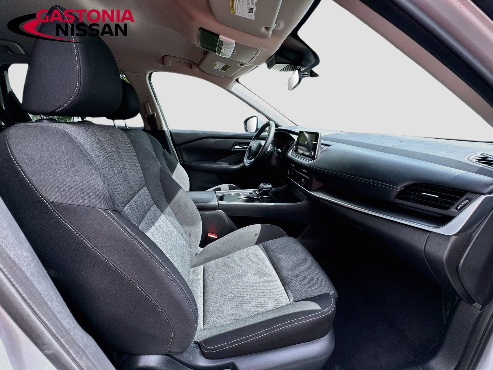Used 2025 Nissan Rogue SV FWD image 36