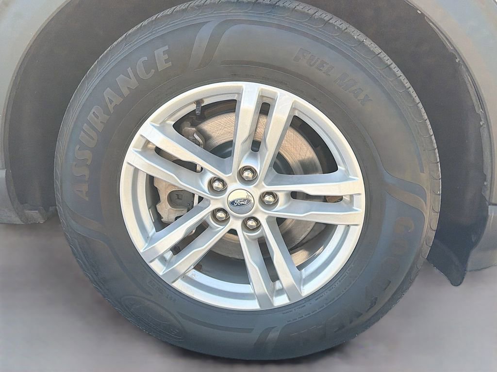 Used 2021 Ford Explorer XLT image 31