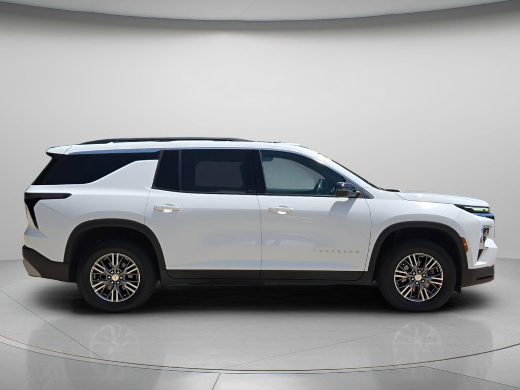 Used 2024 Chevrolet Traverse LT w/ Trailering Package FWD image 8