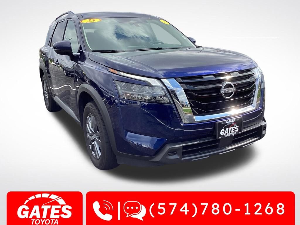 Used 2025 Nissan Pathfinder SV AWD/4WD image 1