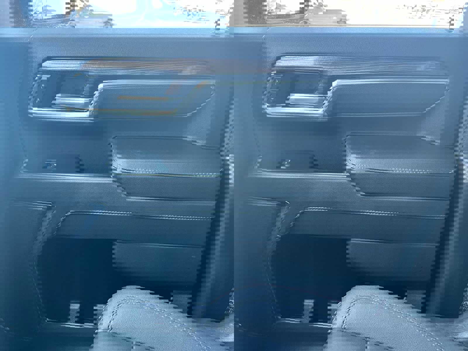 Used 2025 Chevrolet Silverado 3500 LT image 37