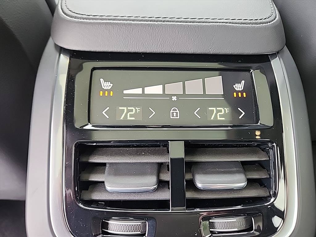 Certified 2025 Volvo XC90 B5 Core w/ Climate Package AWD/4WD image 32
