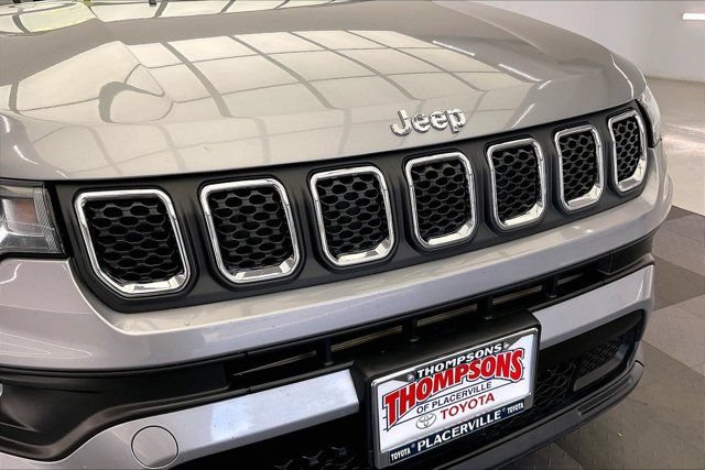Used 2024 Jeep Compass Latitude w/ Altitude Special Edition AWD/4WD image 31