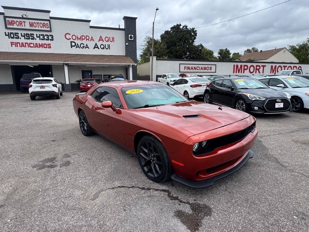 Used 2021 Dodge Challenger SXT w/ Blacktop Package RWD image 3