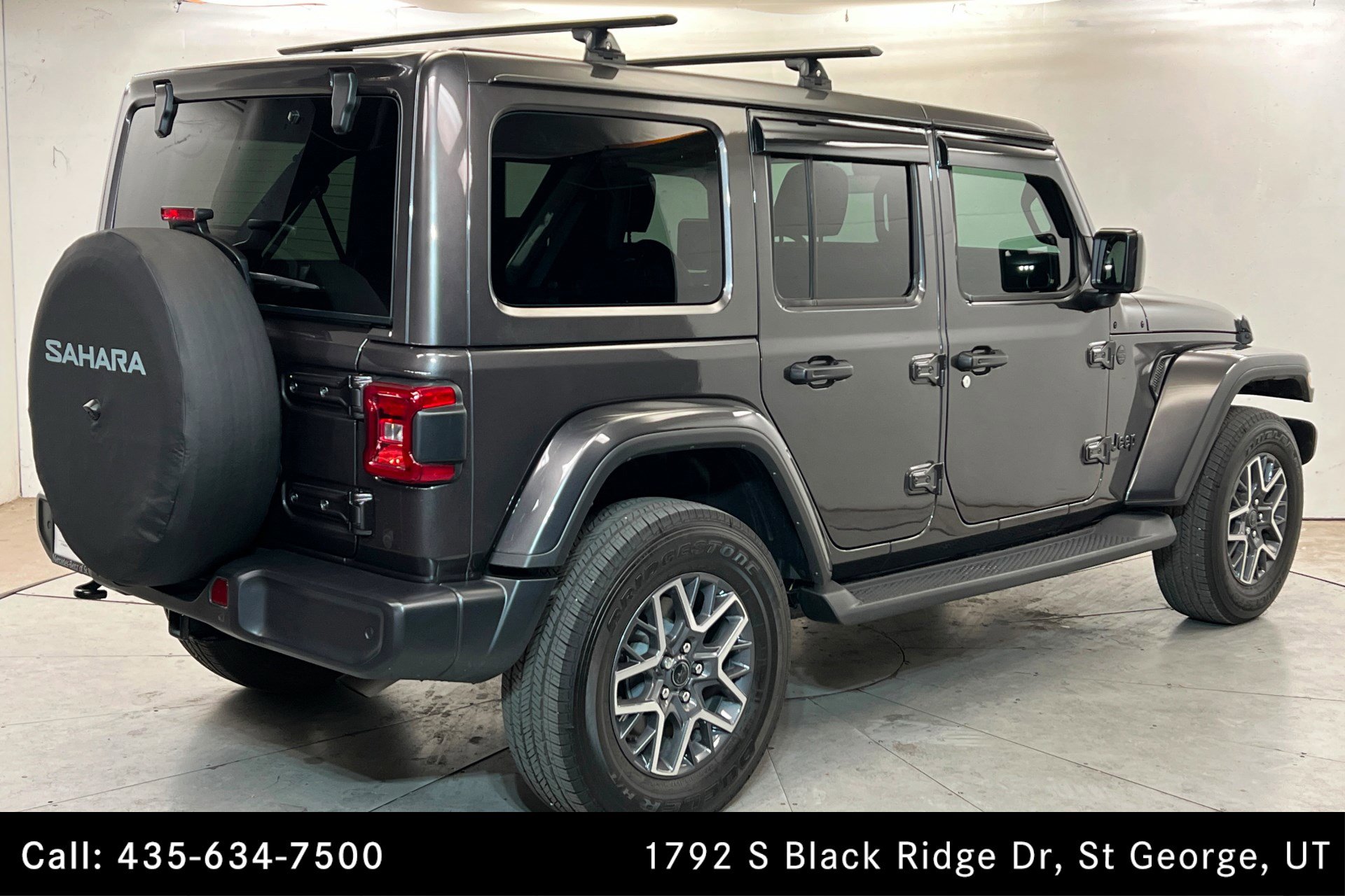 Used 2025 Jeep Wrangler Sahara image 5