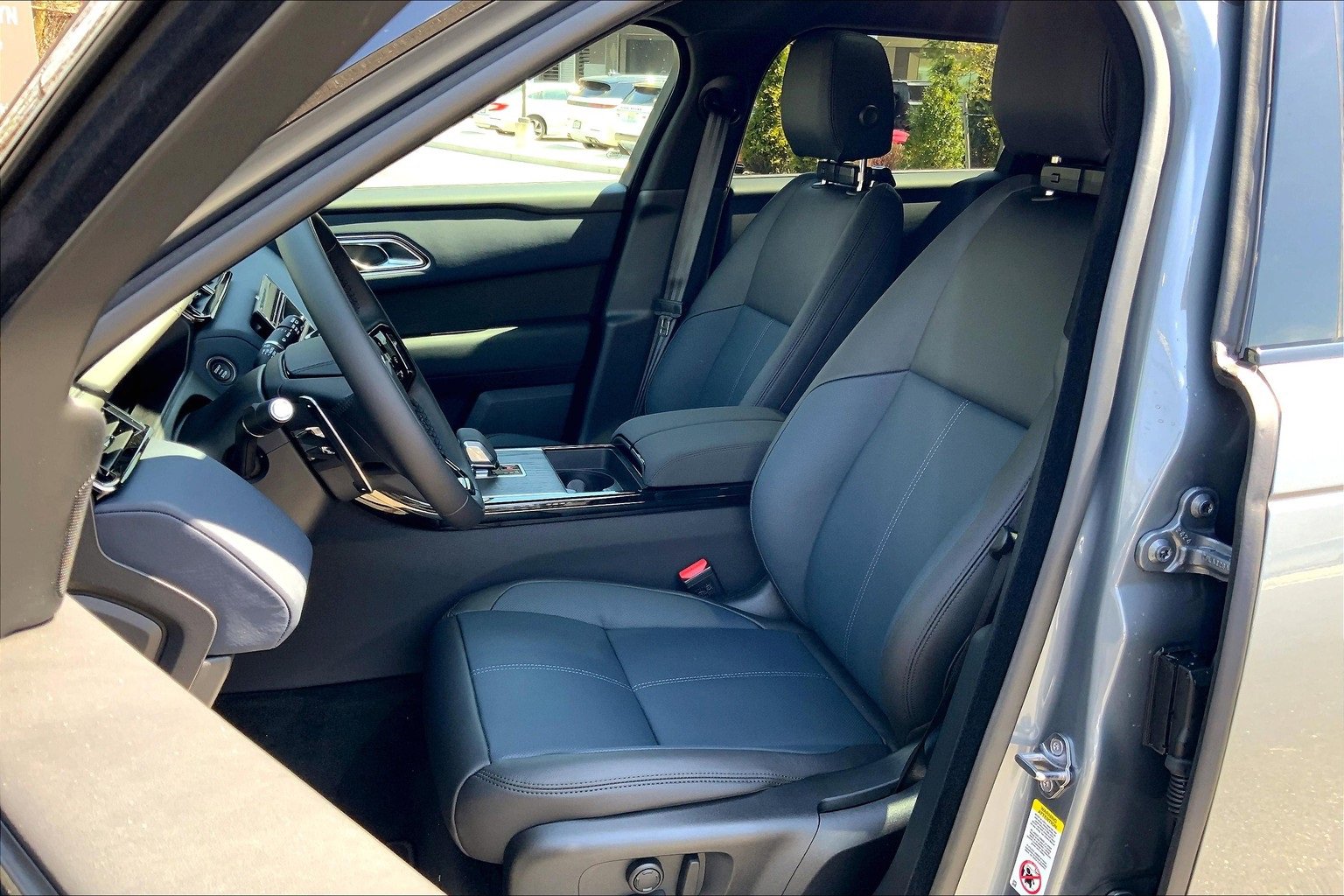 New 2026 Land Rover Range Rover Velar Dynamic SE image 9