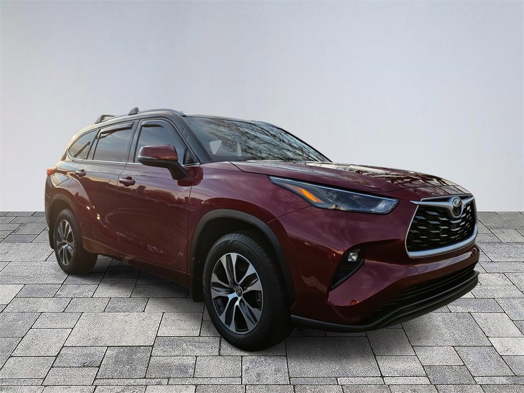 Used 2022 Toyota Highlander XLE image 1