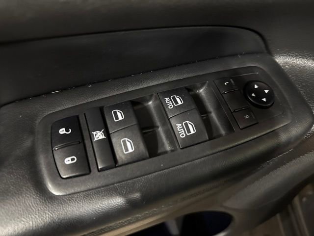 Used 2019 Jeep Grand Cherokee Altitude AWD/4WD image 3
