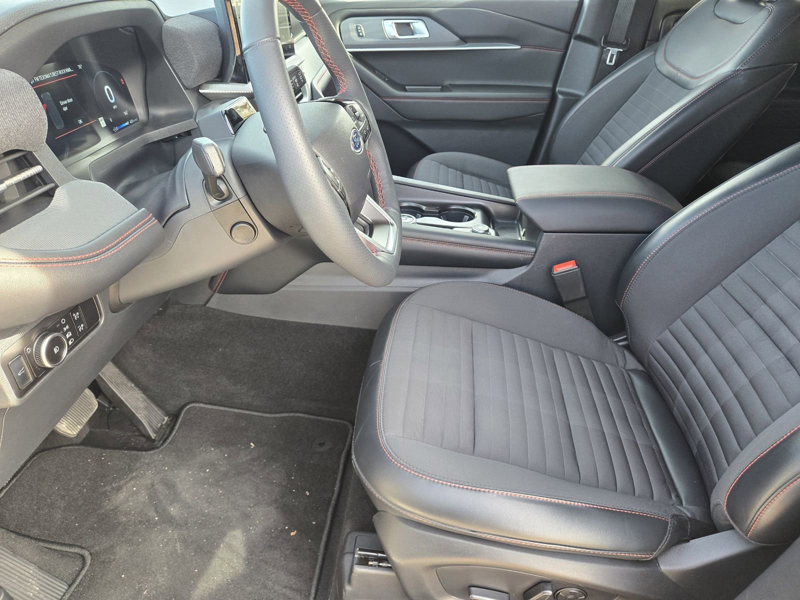 Used 2025 Ford Explorer ST-Line w/ Premium Package image 16