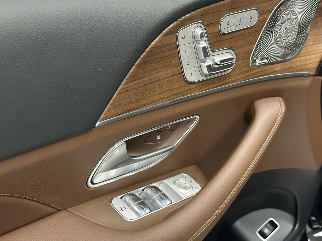 Certified 2025 Mercedes-Benz GLS 450 4MATIC image 11