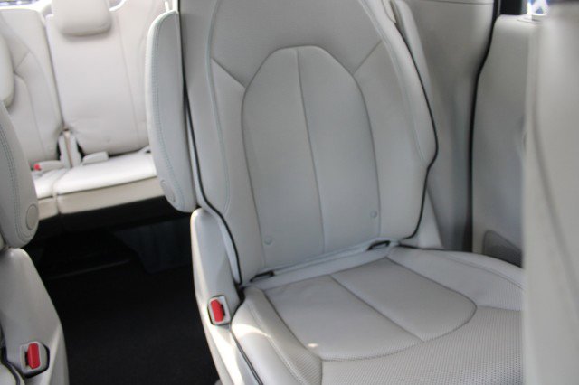 Used 2017 Chrysler Pacifica Platinum FWD image 22