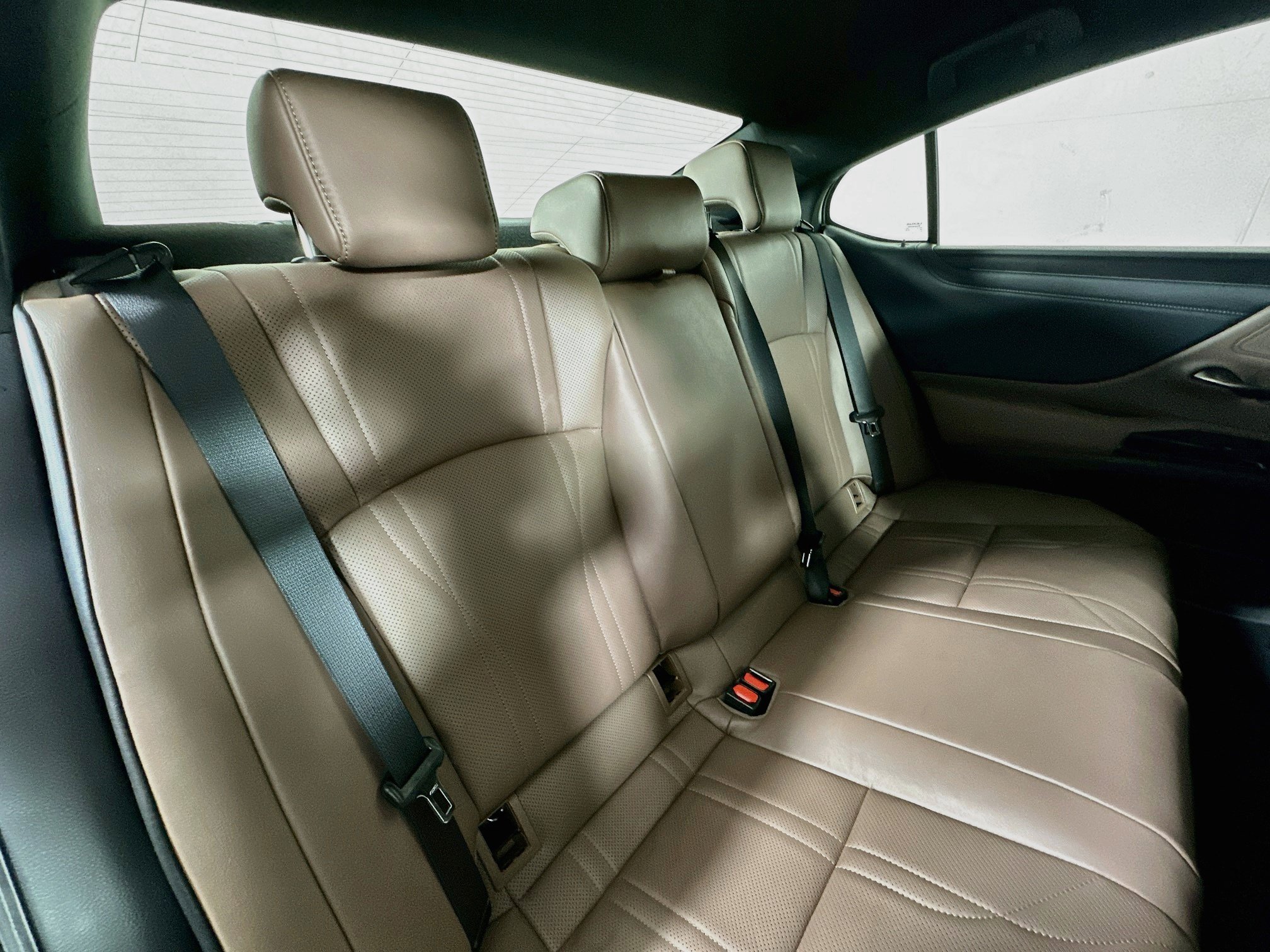 Certified 2025 Lexus ES 300h w/ Accessory Package (Z2) FWD image 25