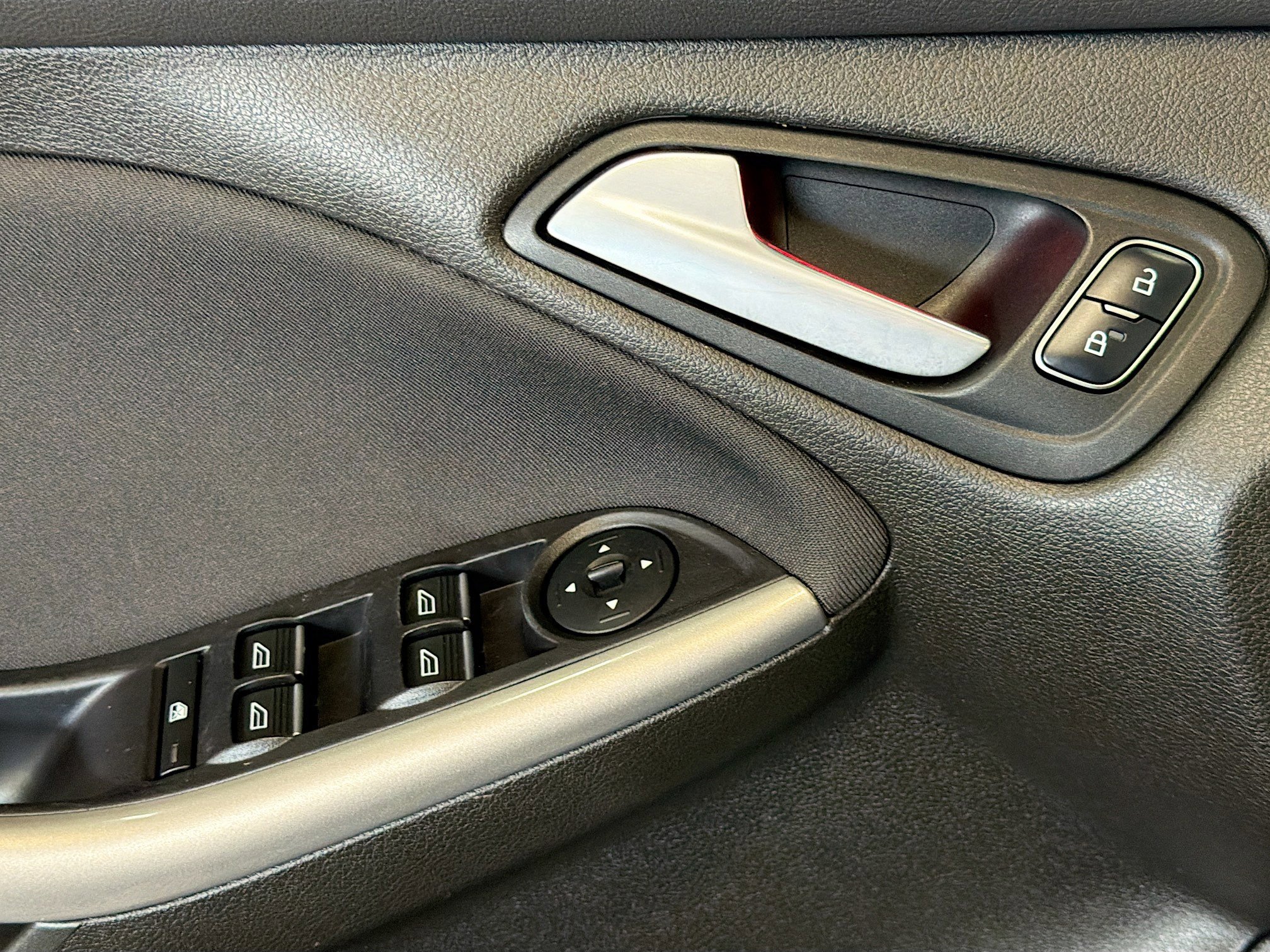 Used 2016 Ford Focus Titanium FWD image 15