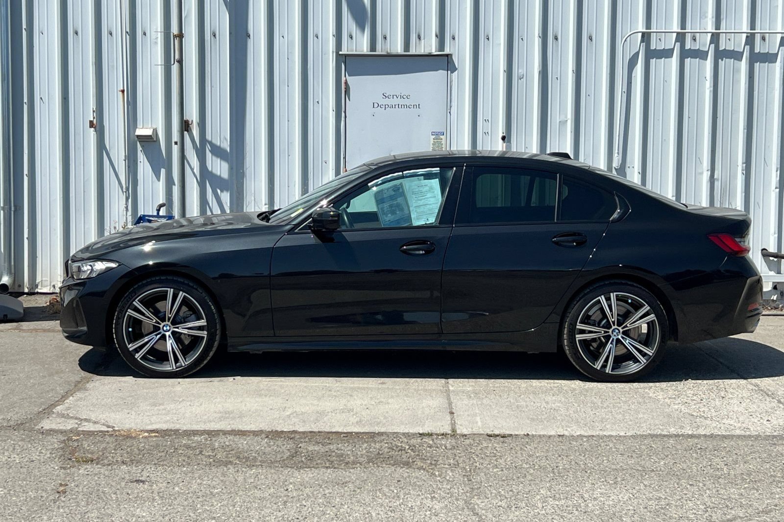 Used 2023 BMW 330i Sedan w/ Premium Package RWD image 7