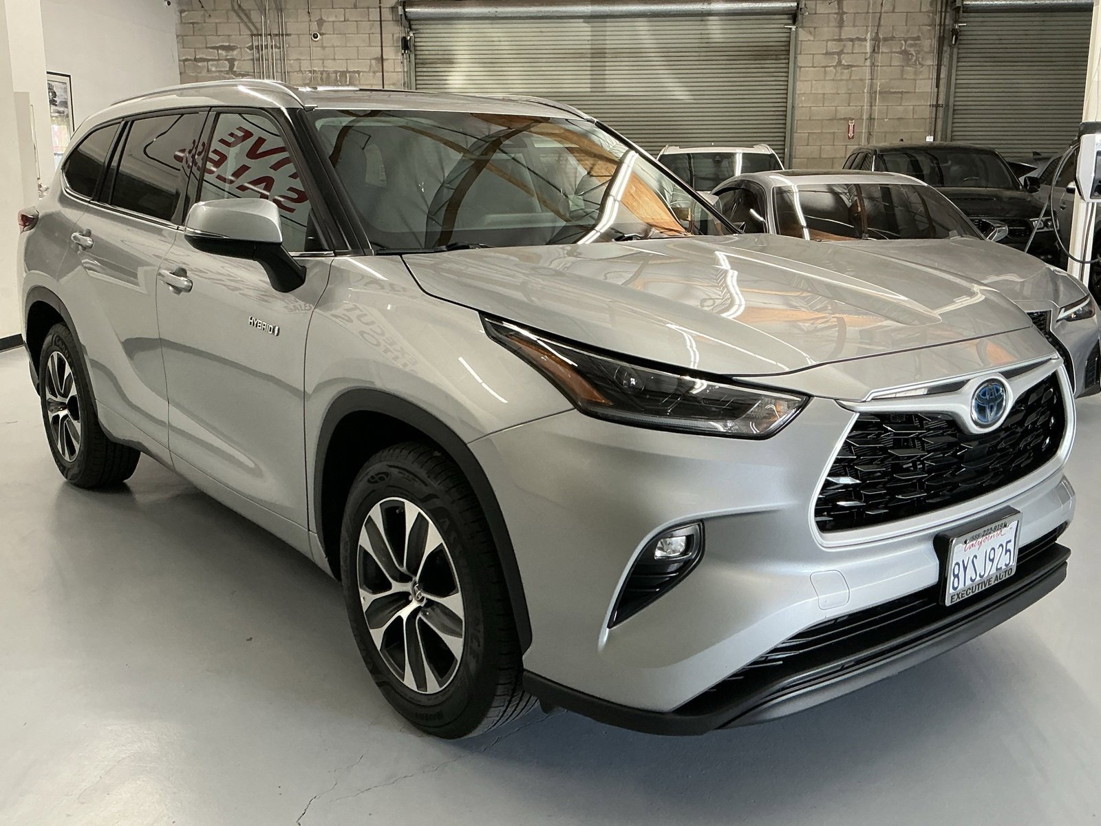 Used 2021 Toyota Highlander XLE image 3