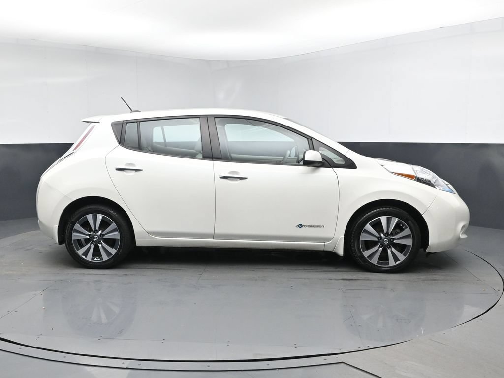 Used 2017 Nissan Leaf SV FWD image 4
