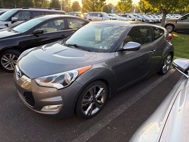 Used 2016 Hyundai Veloster w/ Option Group 03 FWD image 3