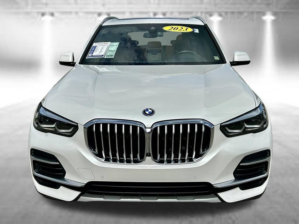 Used 2023 BMW X5 xDrive45e w/ Parking Assistance Package AWD/4WD image 2