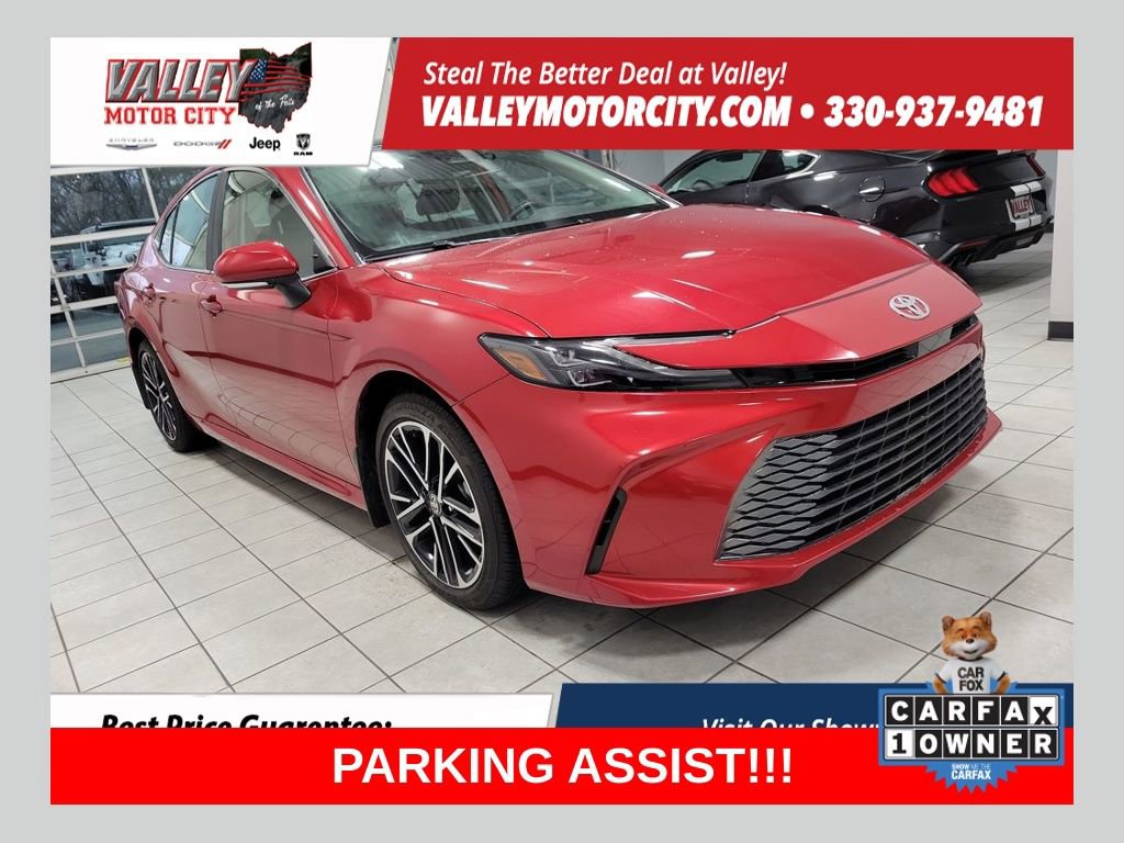 Used 2025 Toyota Camry XLE image 1