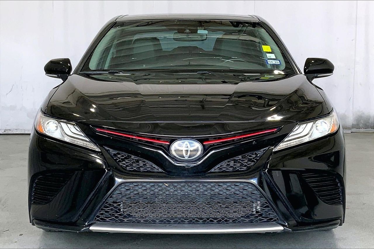 Used 2020 Toyota Camry XSE image 3