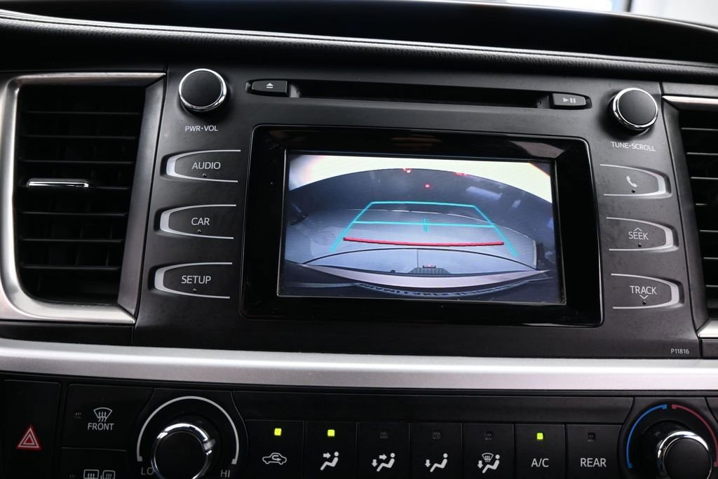 Used 2019 Toyota Highlander LE FWD image 19