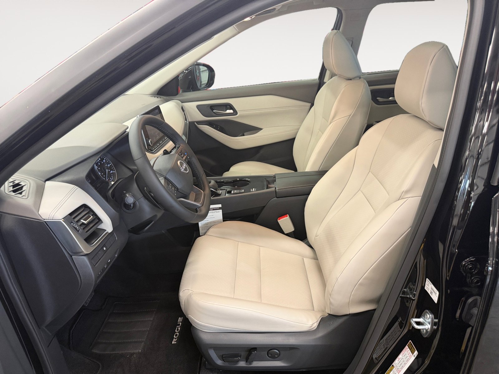 Used 2025 Nissan Rogue SV w/ SV Premium Package image 24