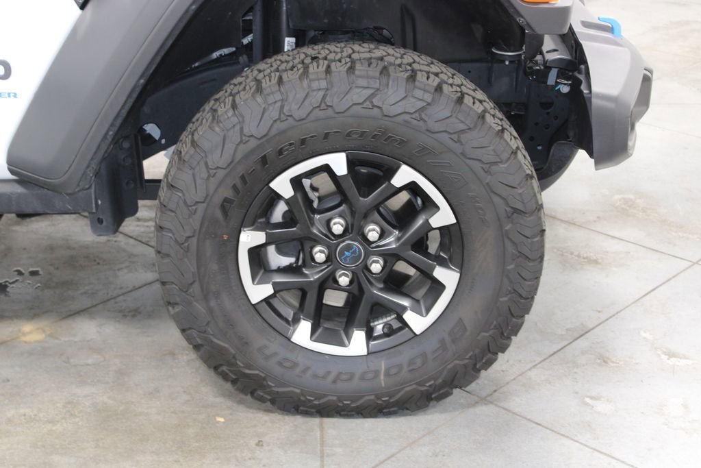 Used 2025 Jeep Wrangler Unlimited Rubicon 4xe w/ Convenience Group image 13