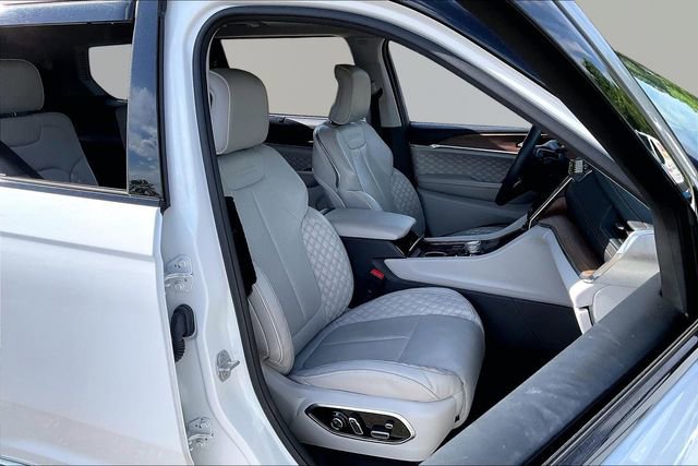 Used 2023 Jeep Grand Cherokee L Summit w/ Advanced Protech Group IV AWD/4WD image 21