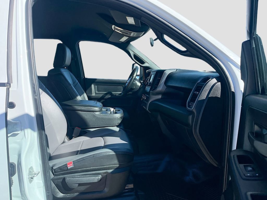 Used 2024 RAM 2500 Tradesman w/ Chrome Appearance Group image 28