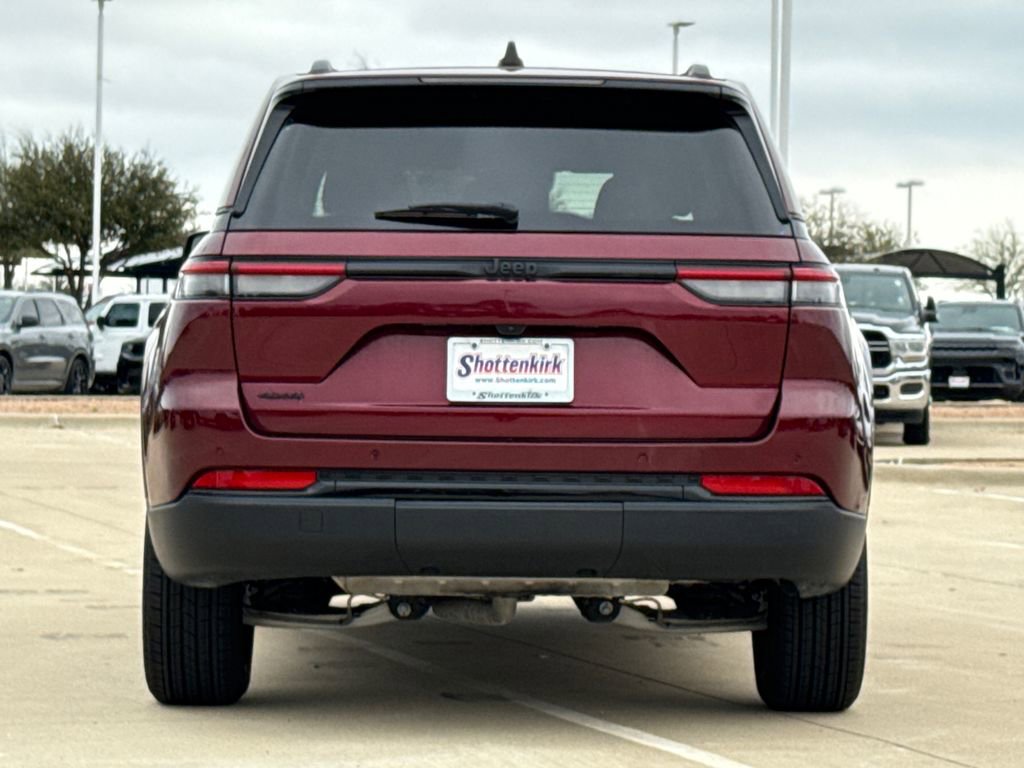 Used 2024 Jeep Grand Cherokee Altitude image 7