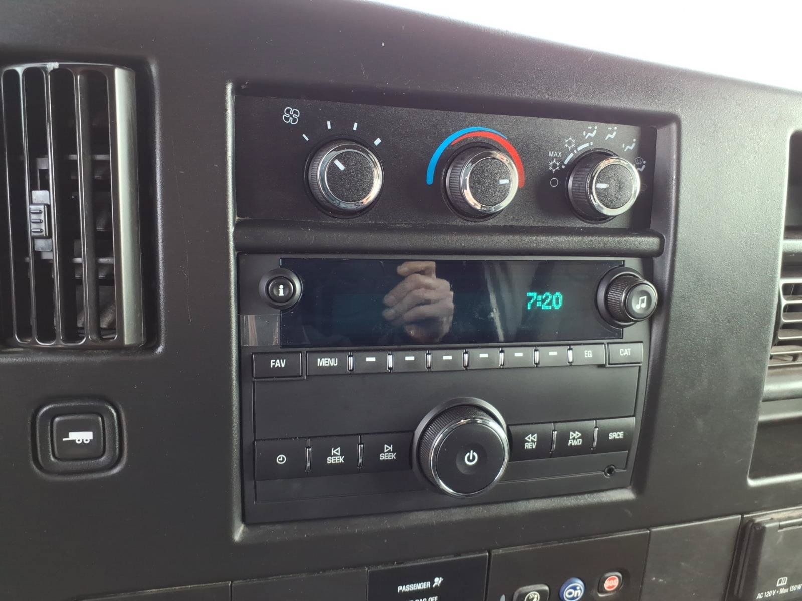 Used 2022 Chevrolet Express 3500 w/ Power Convenience Package RWD image 19