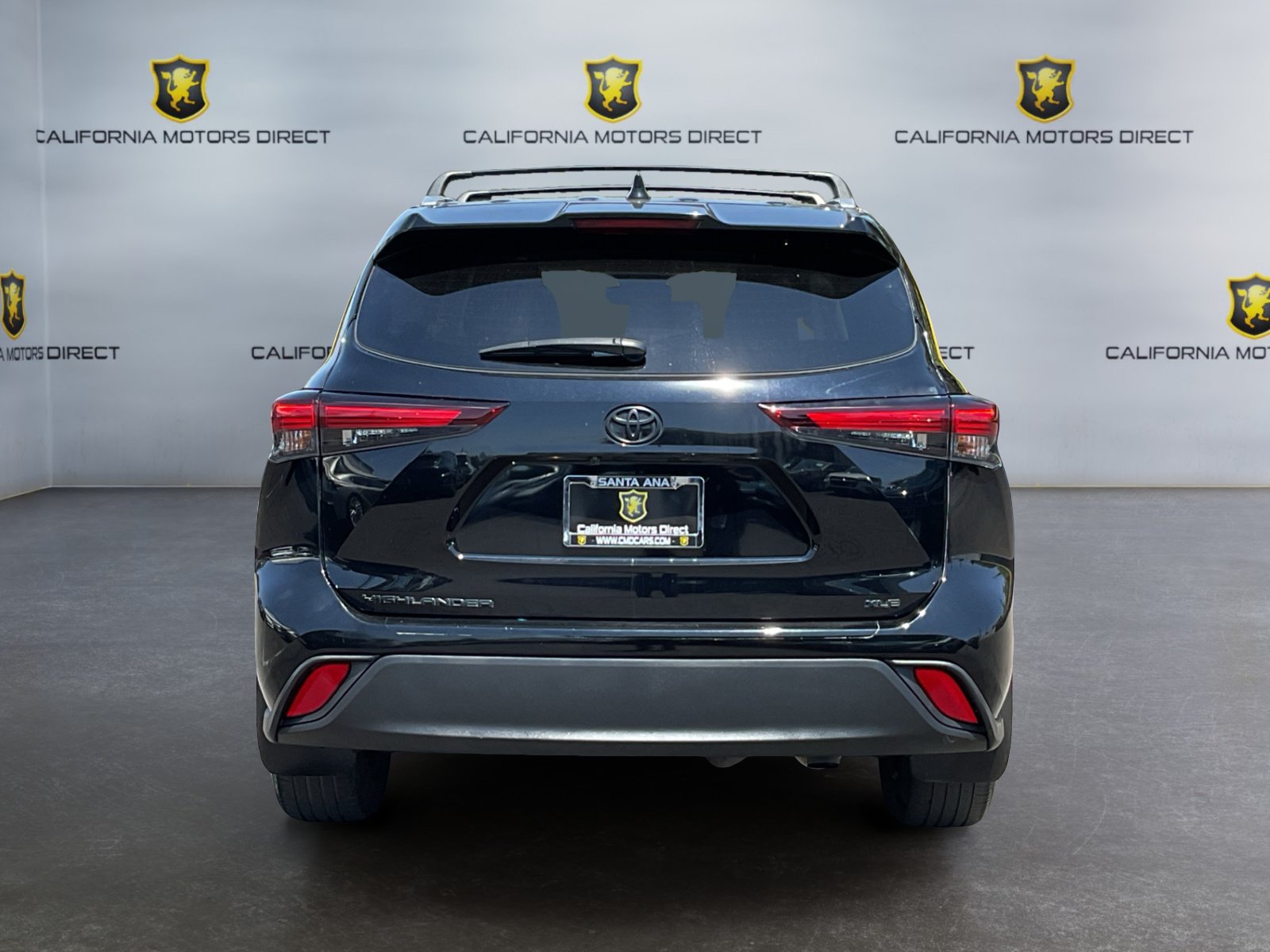 Used 2024 Toyota Highlander XLE FWD image 6